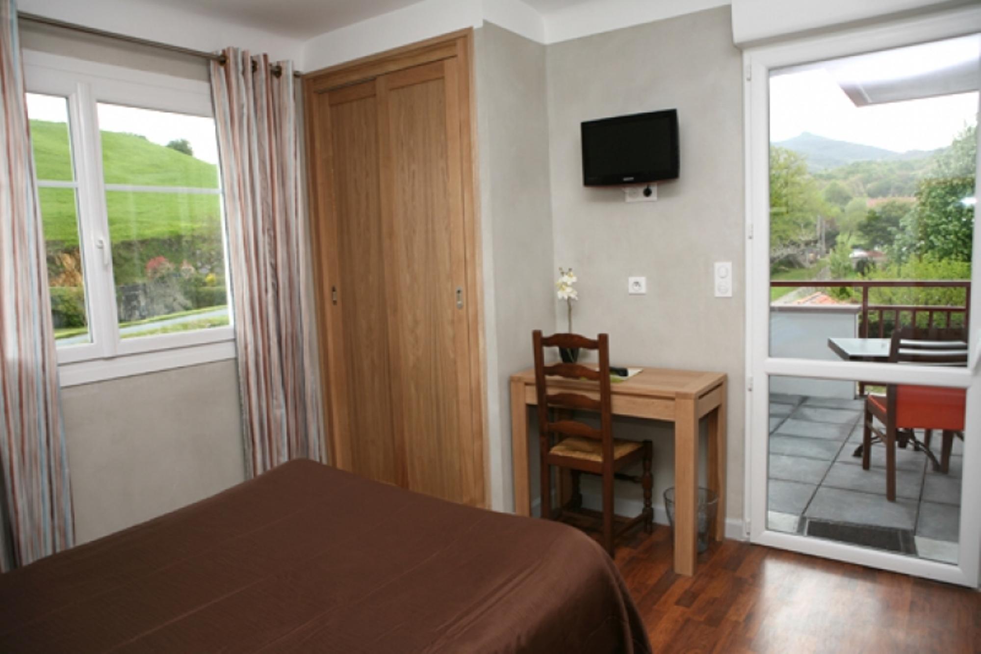 Logis Hotel Ur-Hegian ไอนัว ภายนอก รูปภาพ