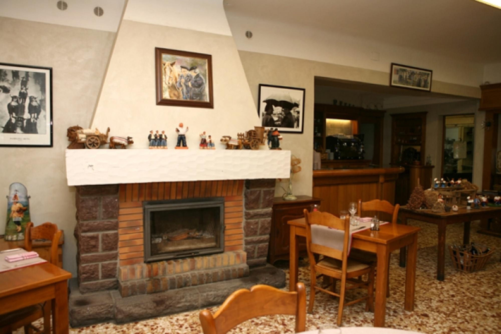 Logis Hotel Ur-Hegian ไอนัว ภายนอก รูปภาพ