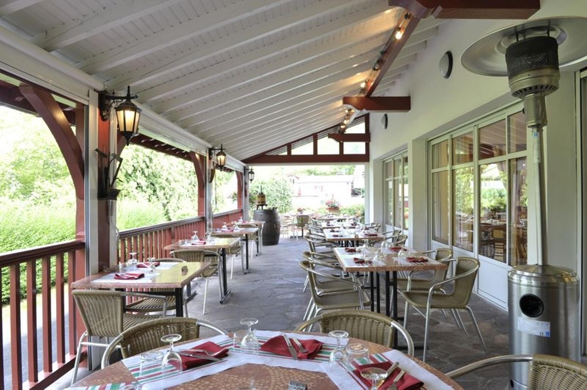 Logis Hotel Ur-Hegian ไอนัว ภายนอก รูปภาพ