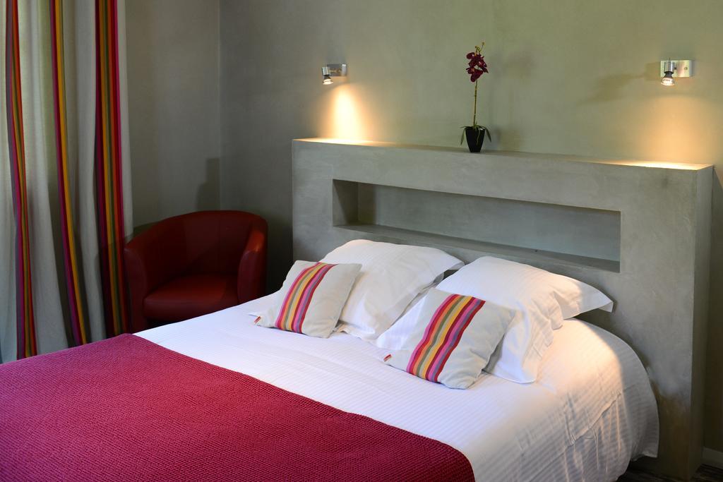 Logis Hotel Ur-Hegian ไอนัว ภายนอก รูปภาพ