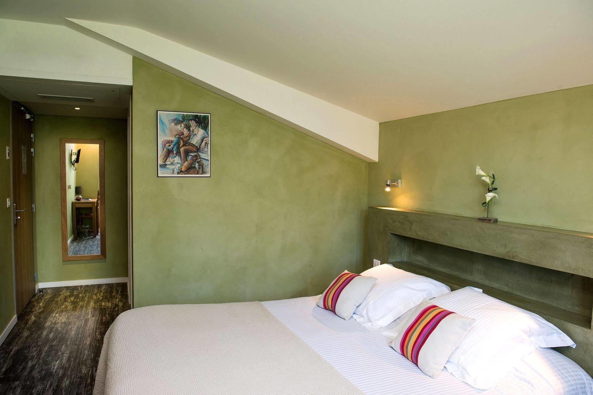 Logis Hotel Ur-Hegian ไอนัว ภายนอก รูปภาพ