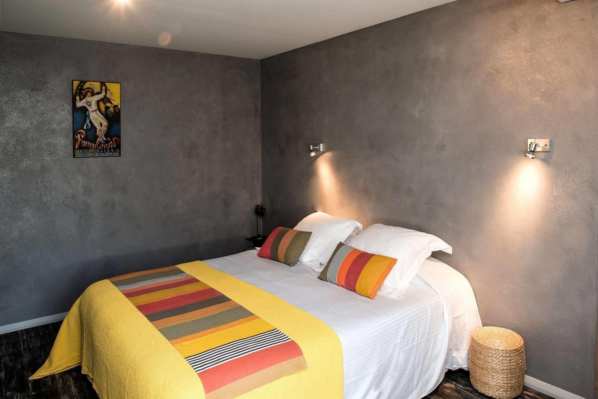 Logis Hotel Ur-Hegian ไอนัว ภายนอก รูปภาพ