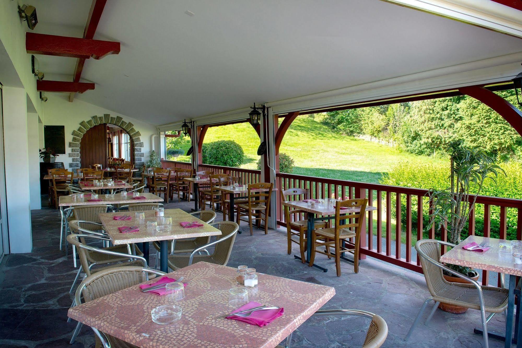 Logis Hotel Ur-Hegian ไอนัว ภายนอก รูปภาพ