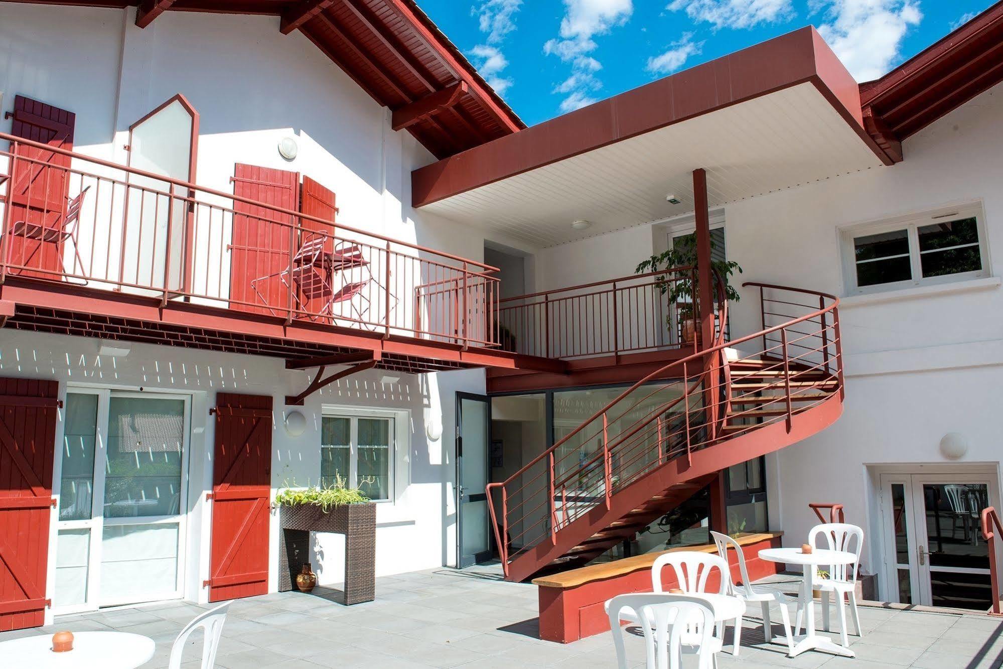 Logis Hotel Ur-Hegian ไอนัว ภายนอก รูปภาพ
