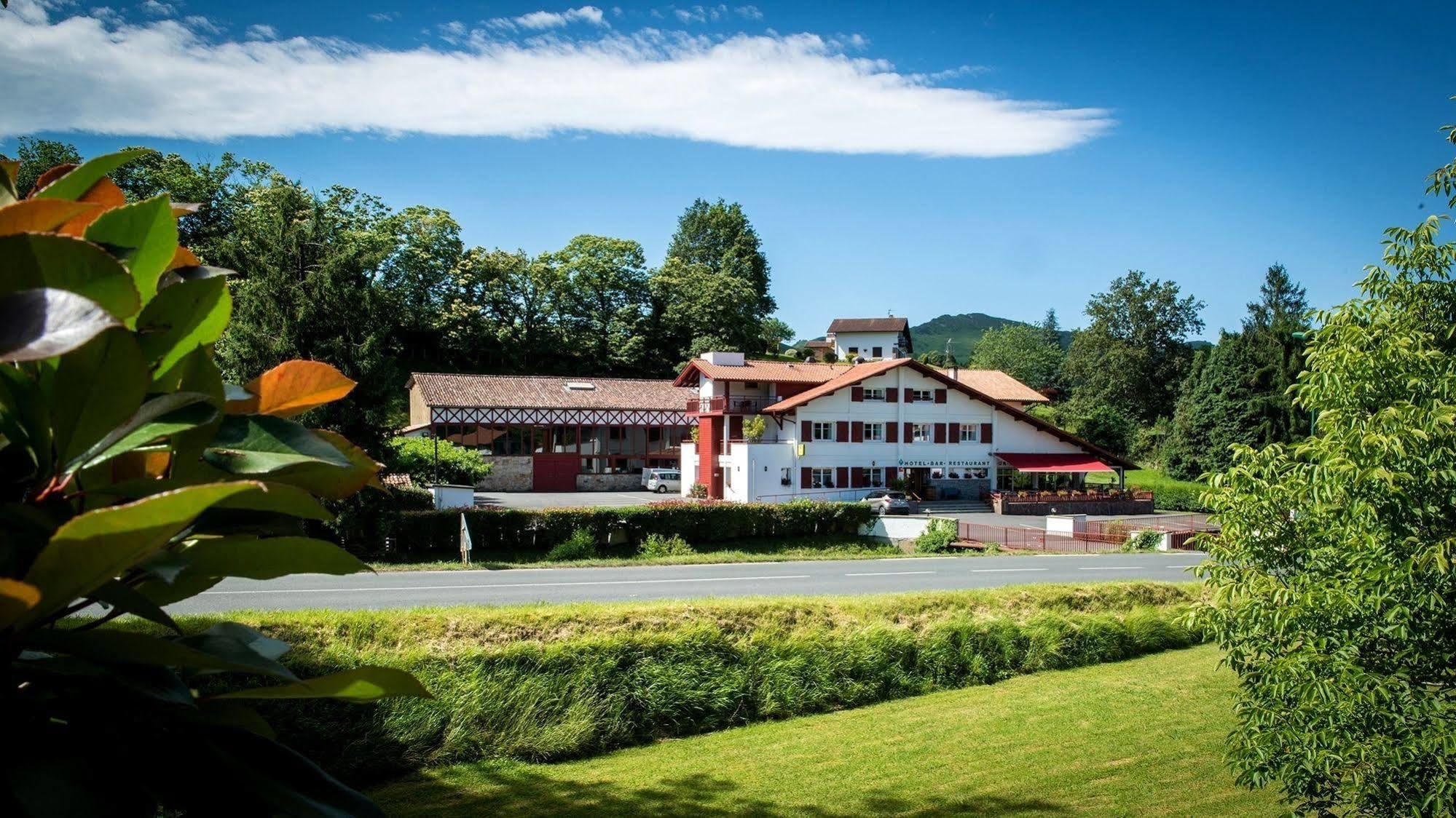 Logis Hotel Ur-Hegian ไอนัว ภายนอก รูปภาพ